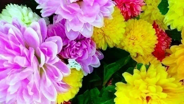 仏花と墓花の違いとは？お花の選び方やマナーを詳しく解説！